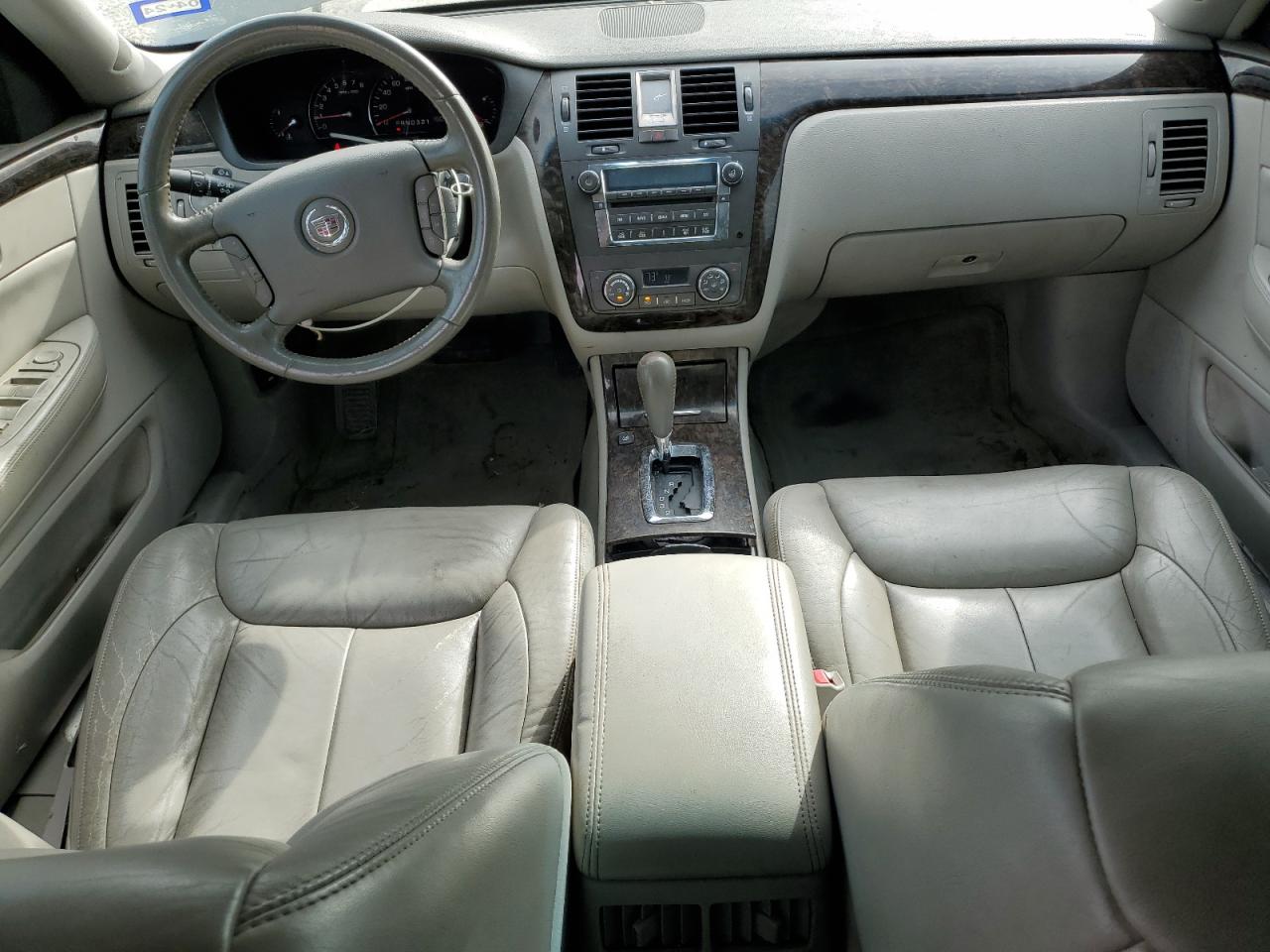 2010 Cadillac DTS - Image 8