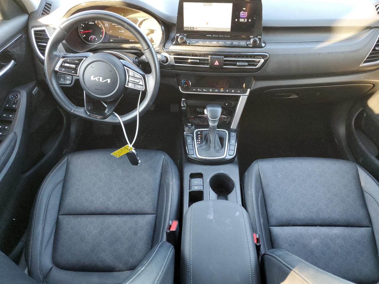 2023 Kia Seltos - Image 8