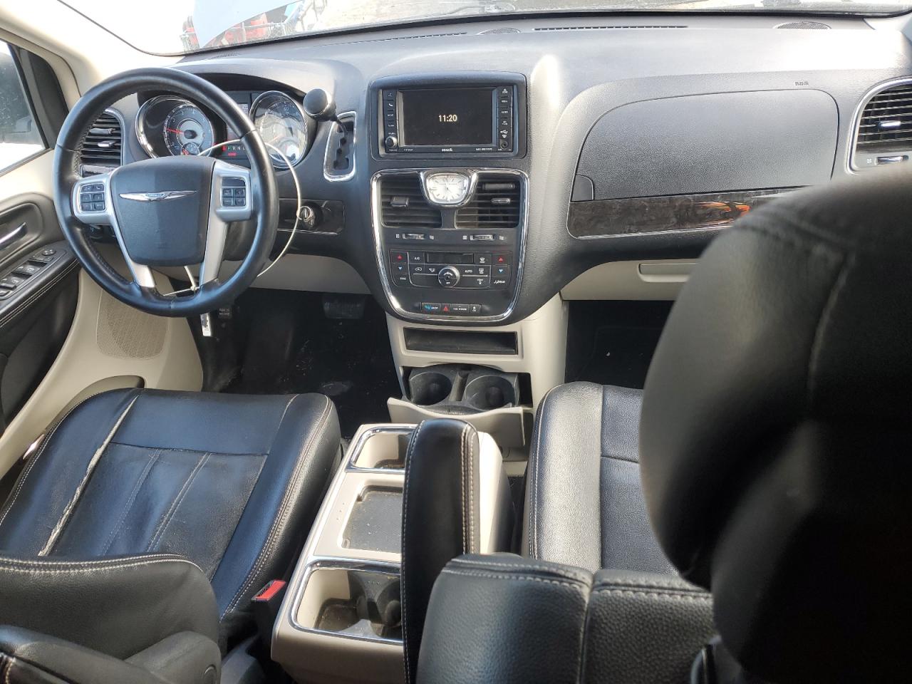 2013 Chrysler Town & Country - Image 8