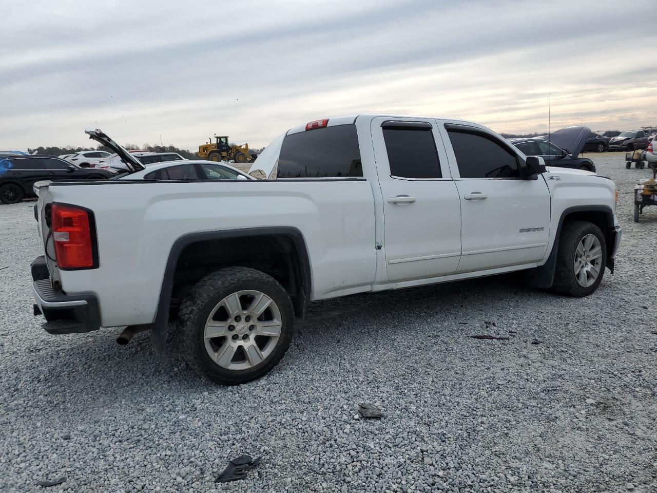 2015 GMC Sierra - Image 3