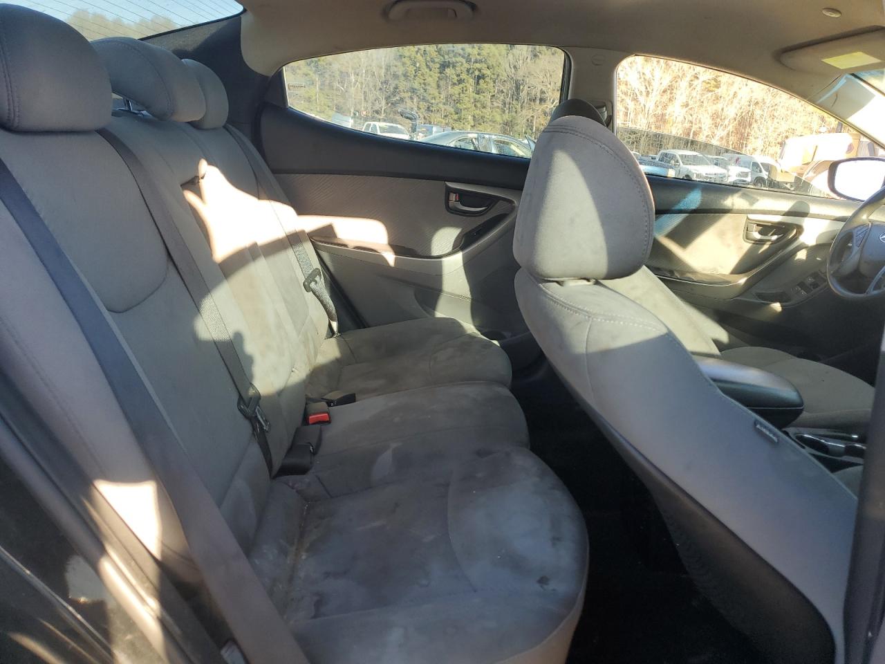 2013 Hyundai Elantra - Image 10