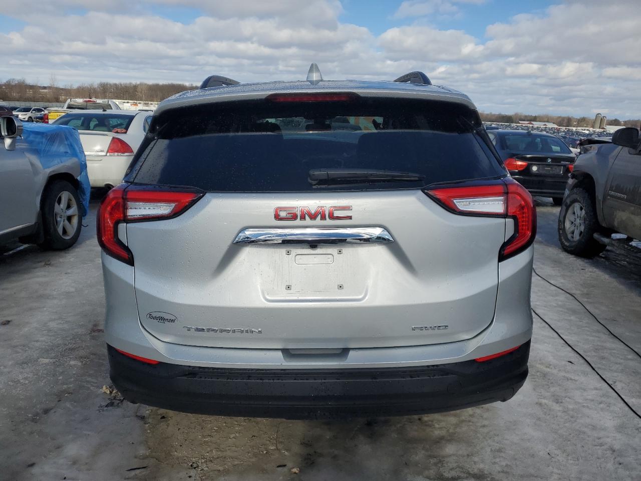 2022 GMC Terrain - Image 6