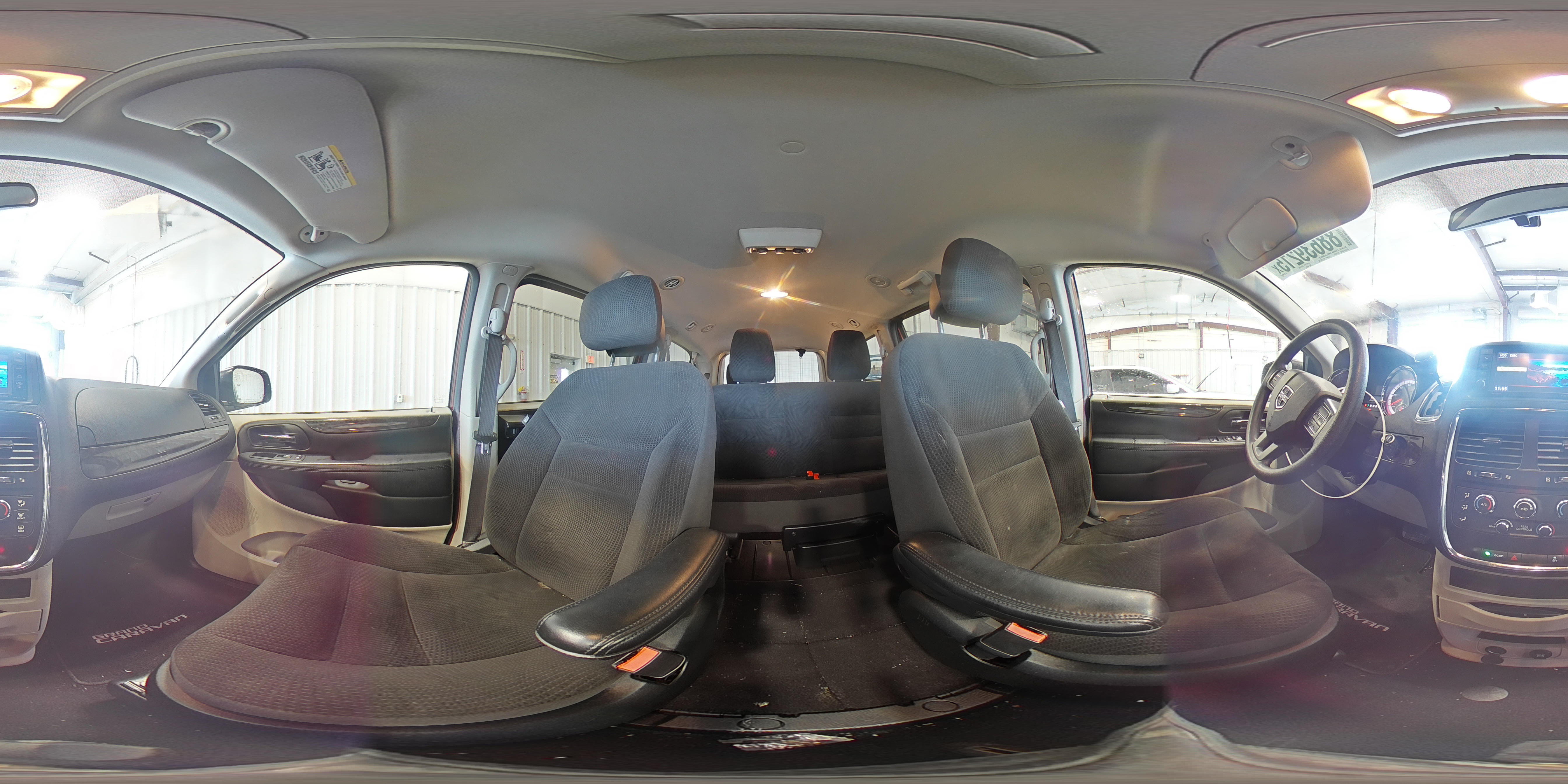 2017 Dodge Caravan - Image 14