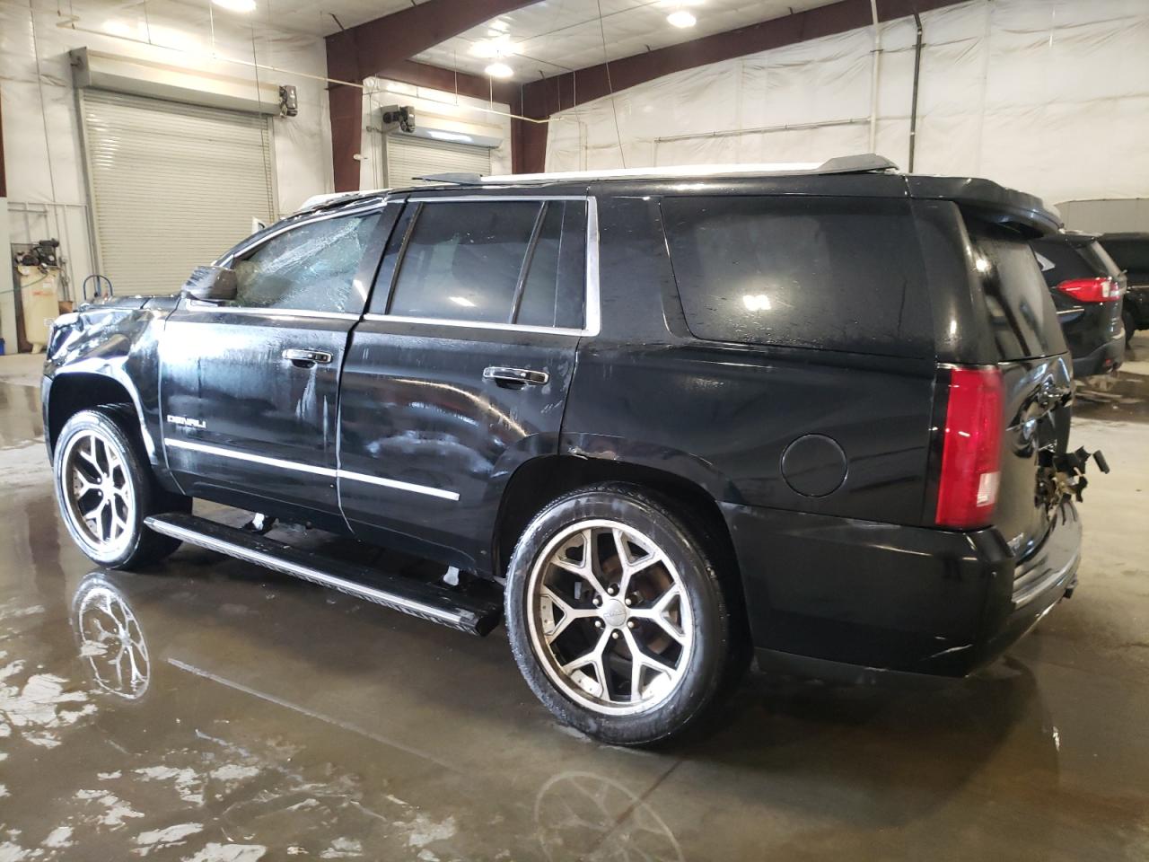 2015 GMC Yukon - Image 2