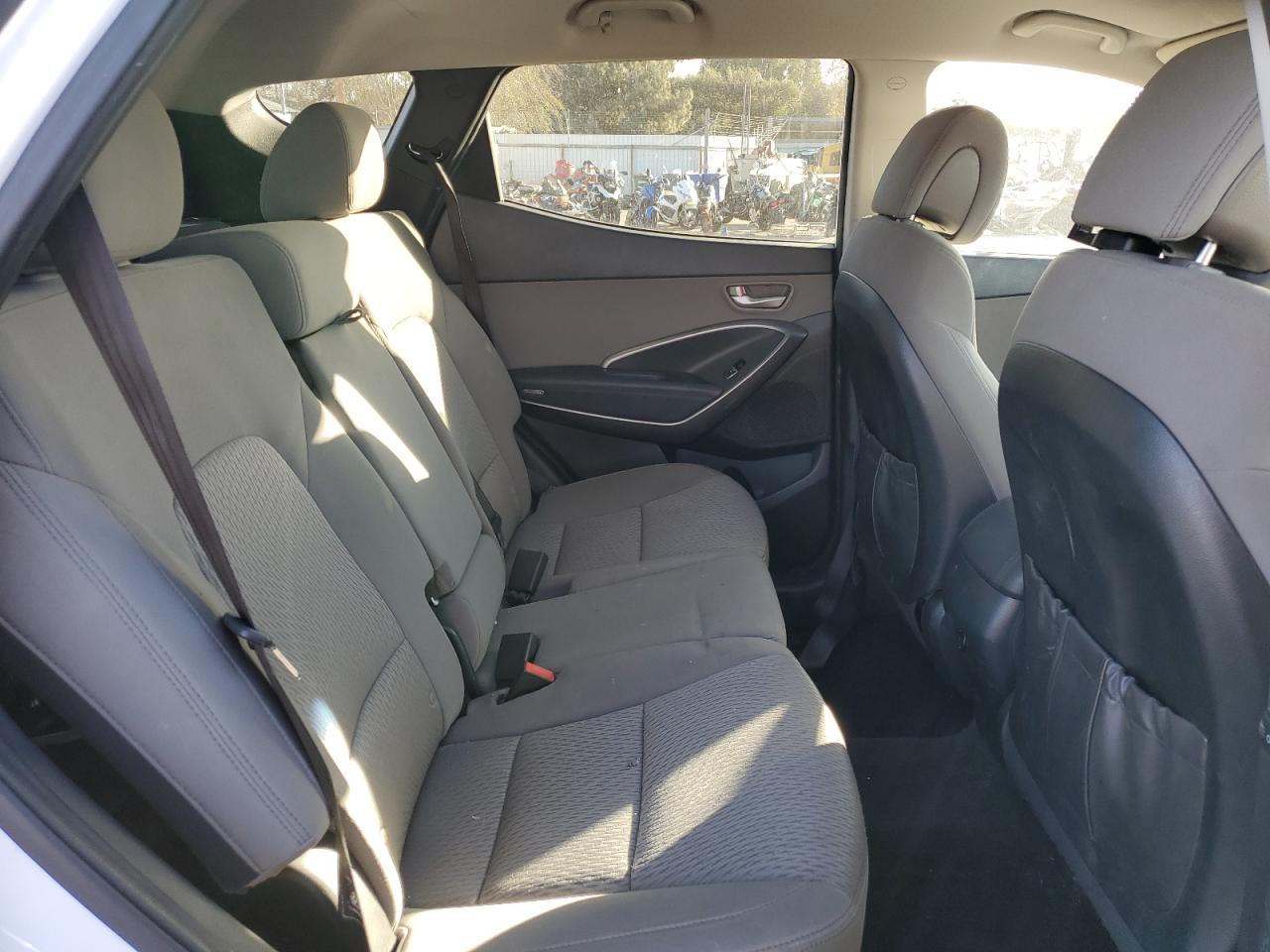 2017 Hyundai Santa Fe - Image 11