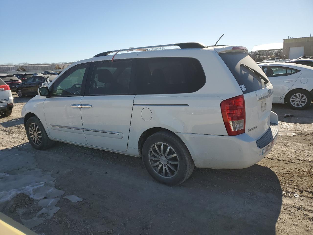 2012 Kia Sedona - Image 2