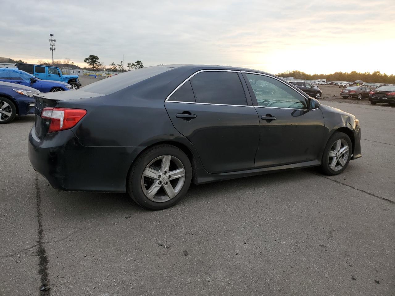 VIN 4T1BF1FK5EU367266 2014 TOYOTA CAMRY no.3