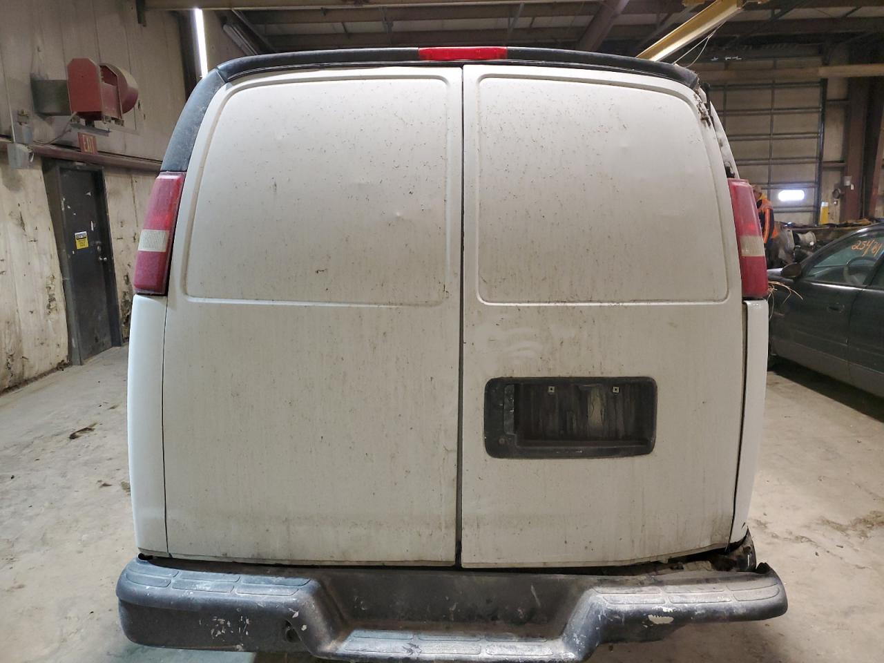 2009 GMC Savana - Image 6