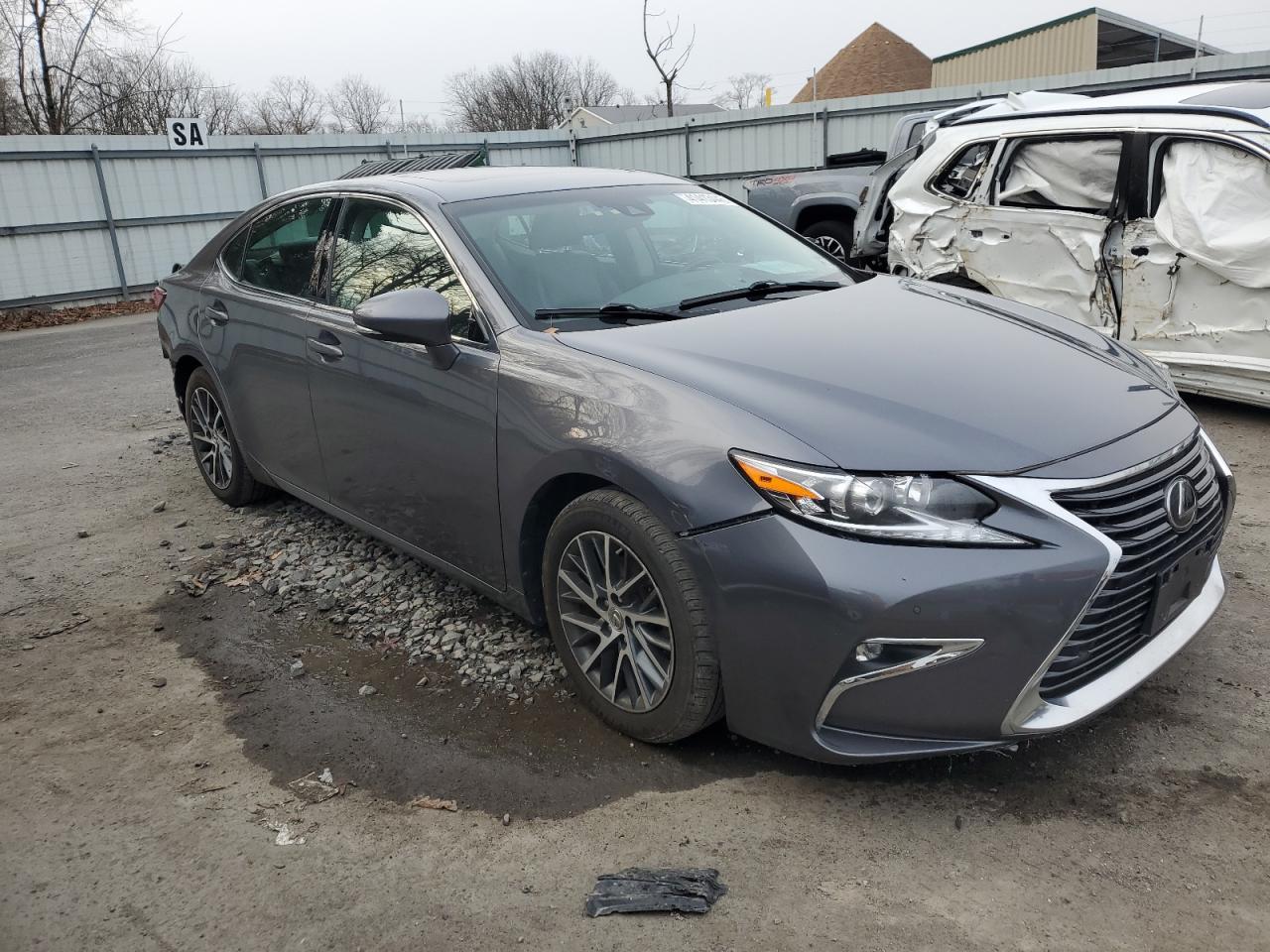 2017 Lexus ES - Image 4