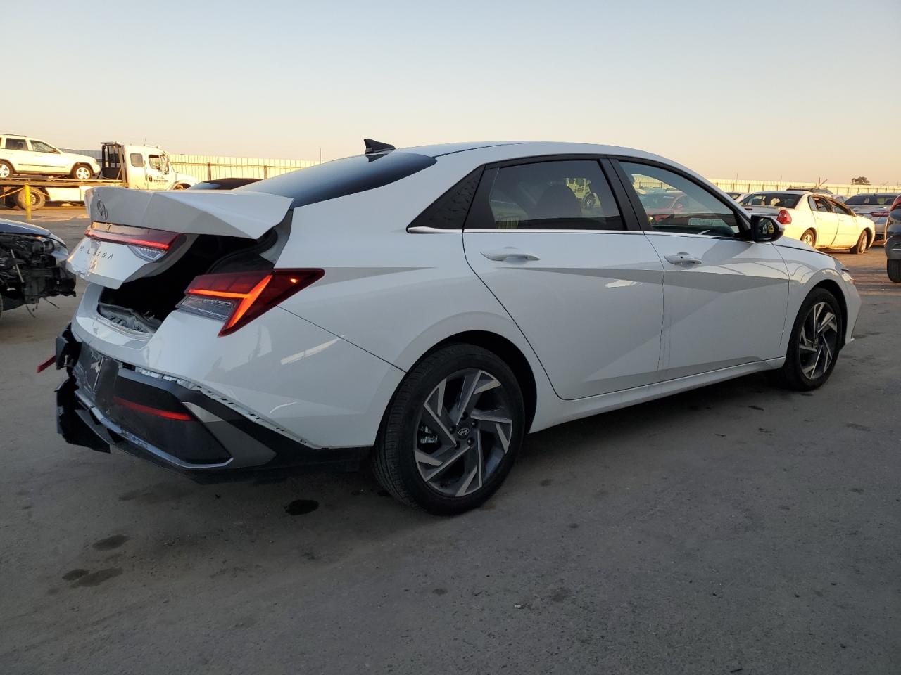 2024 Hyundai Elantra - Image 3