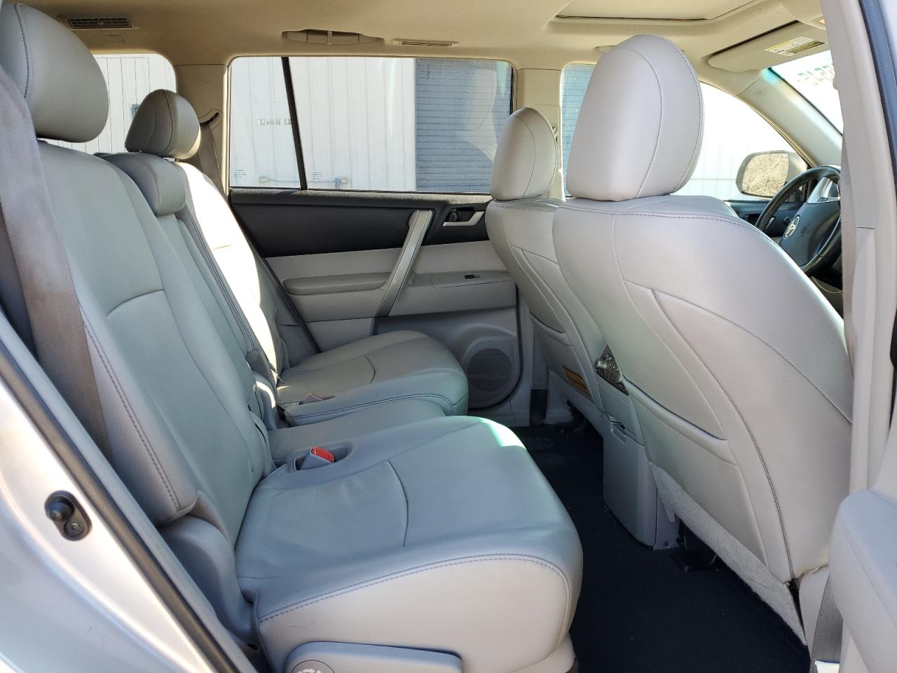 2012 Toyota Highlander - Image 12
