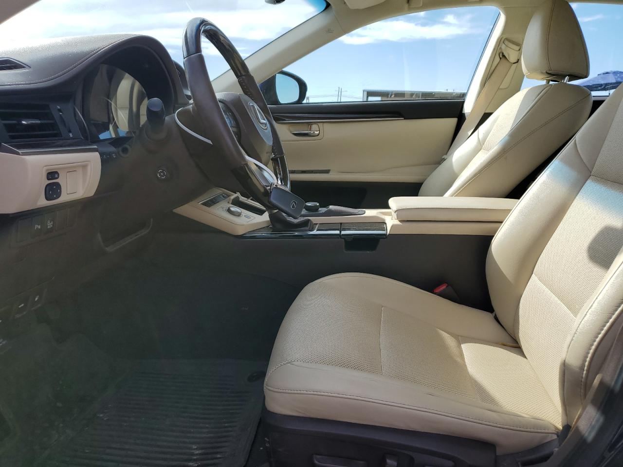 2016 Lexus ES - Image 7