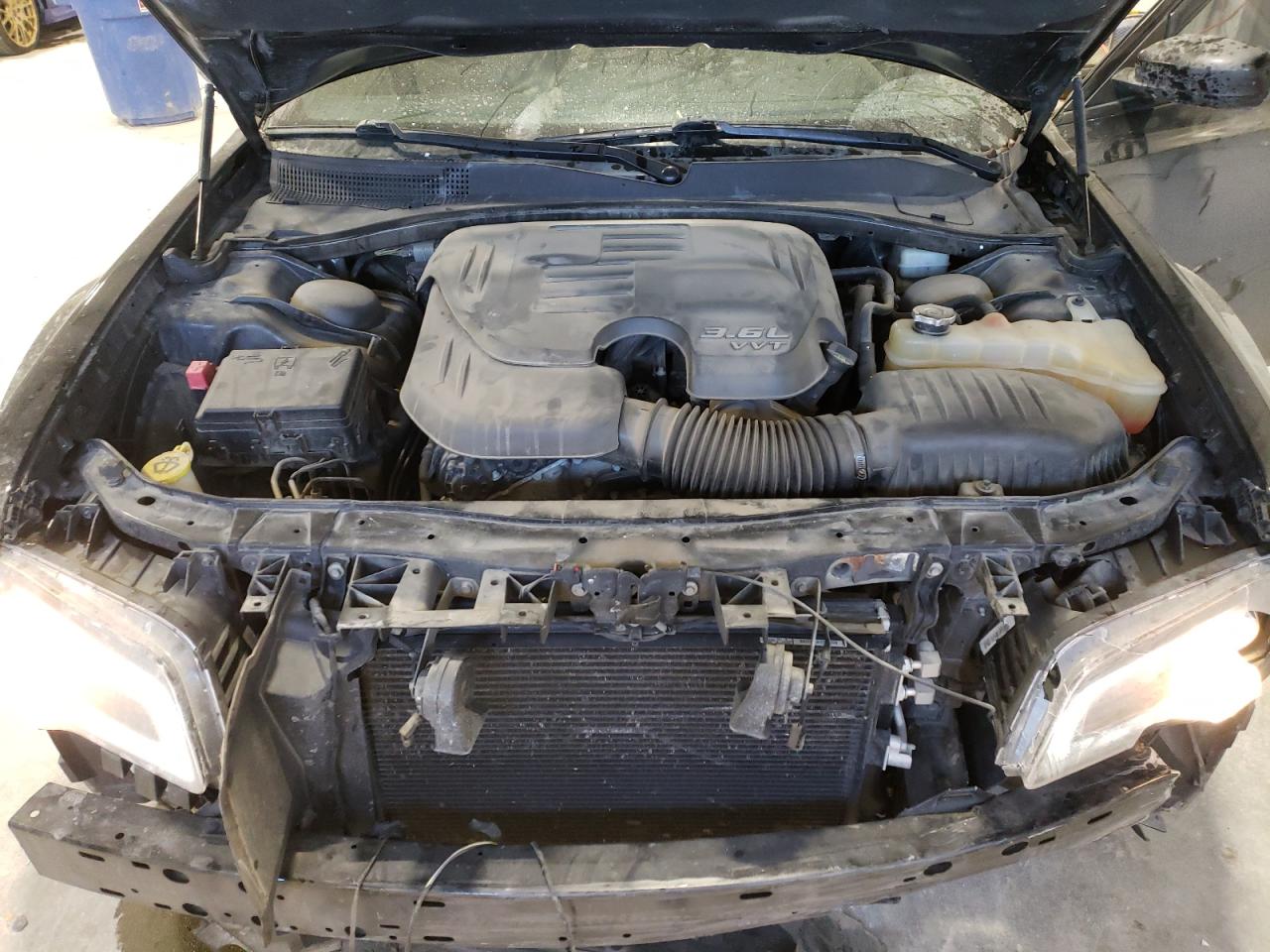 2014 Chrysler 300 - Image 11