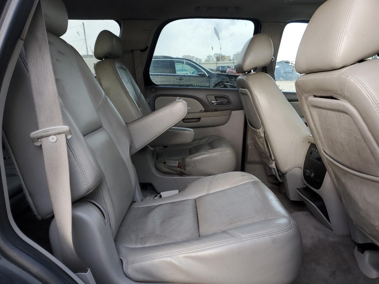 2010 Chevrolet Tahoe - Image 11