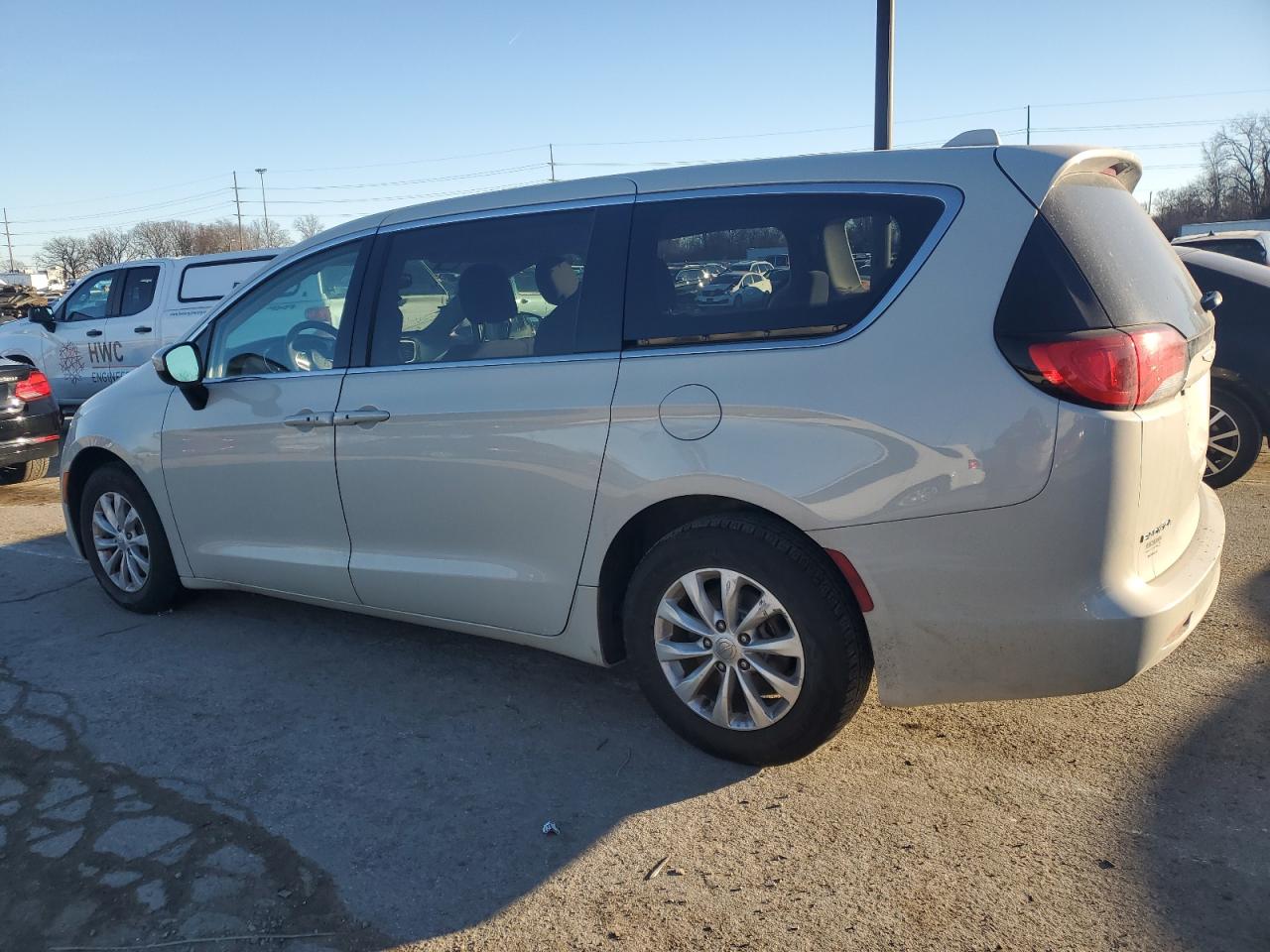 2017 Chrysler Pacifica - Image 2