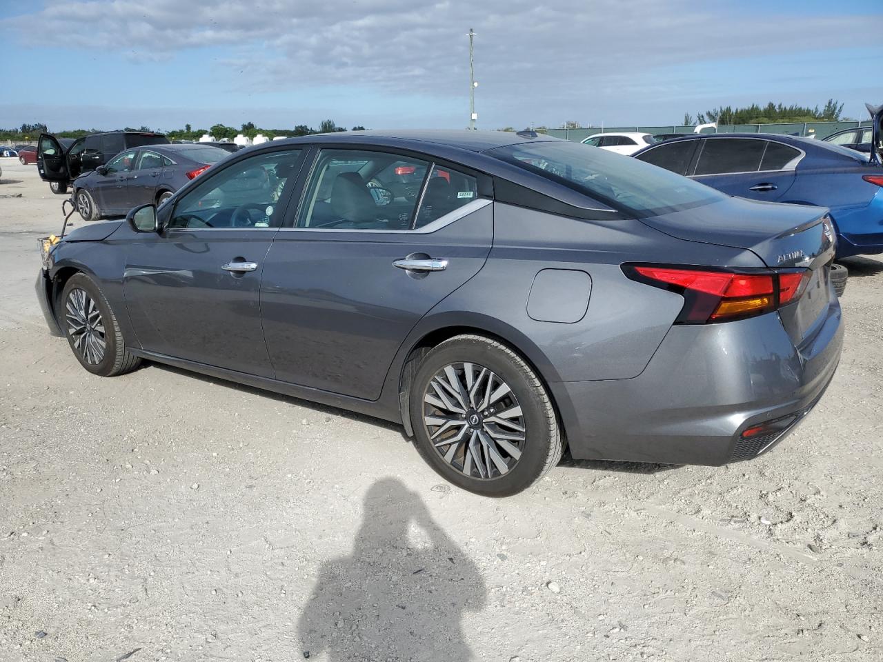 2024 Nissan Altima - Image 2