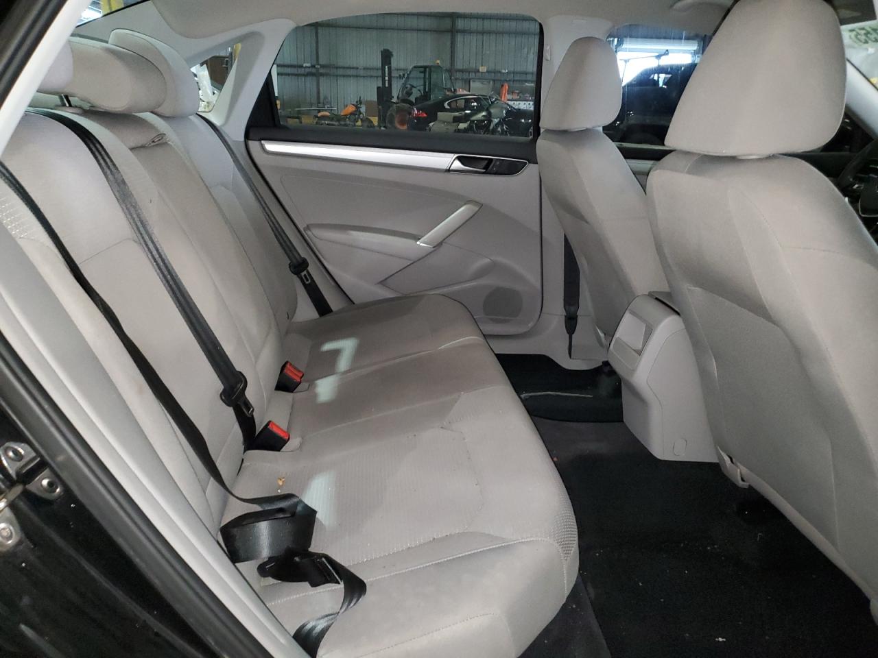 2016 Volkswagen Passat - Image 10