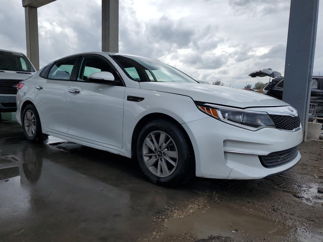 2017 Kia Optima - Image 4
