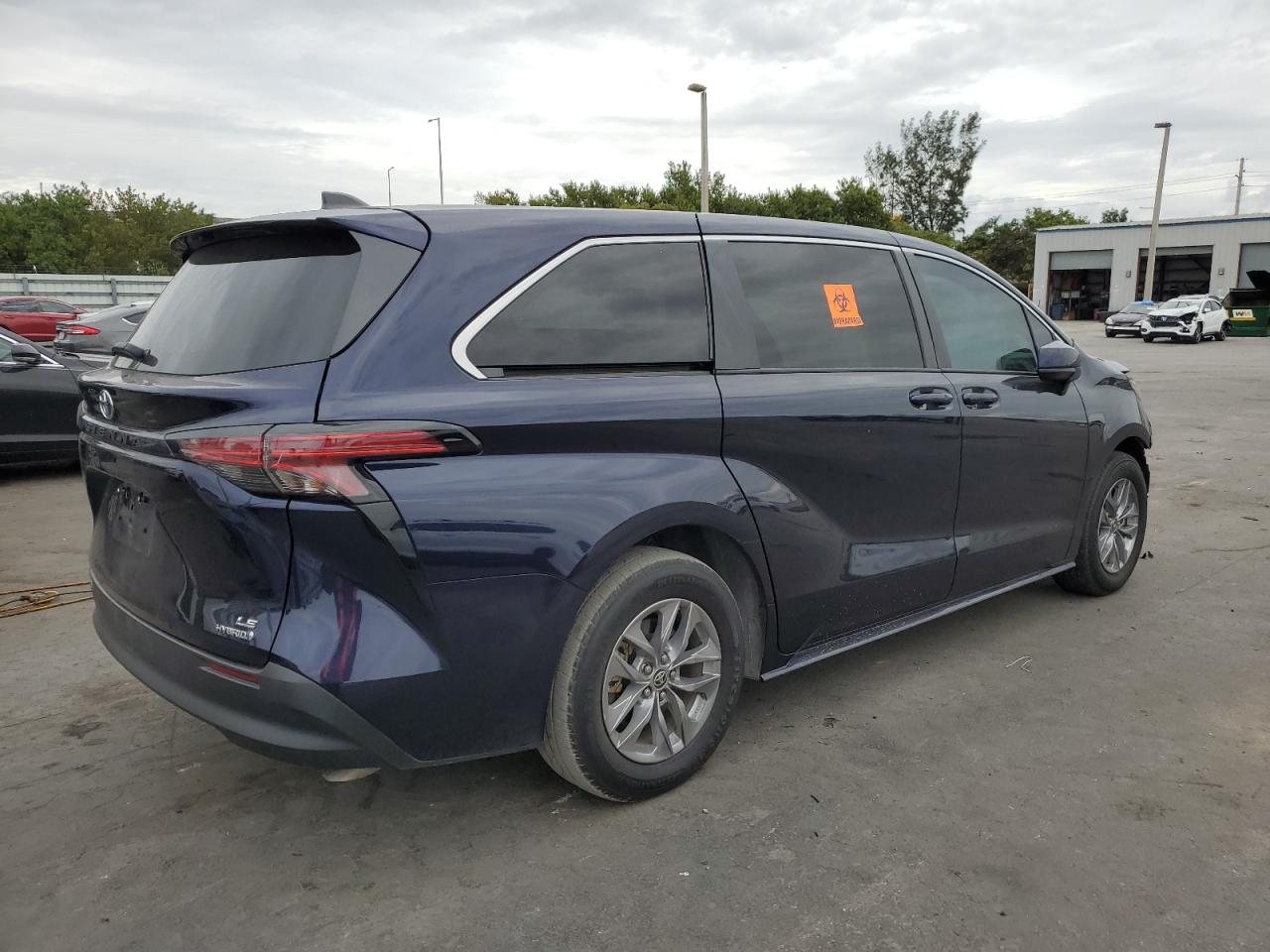 2022 Toyota Sienna - Image 3