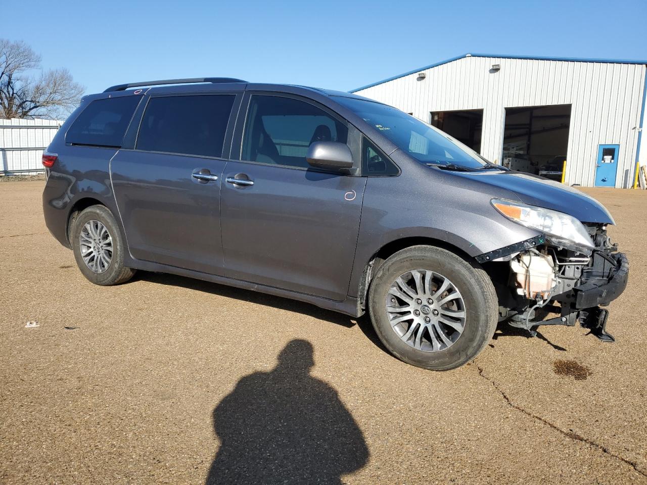 2018 Toyota Sienna - Image 4