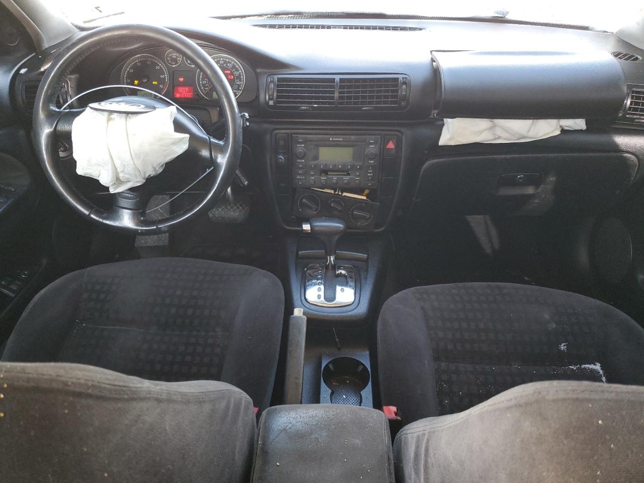 2002 Volkswagen Passat - Image 8