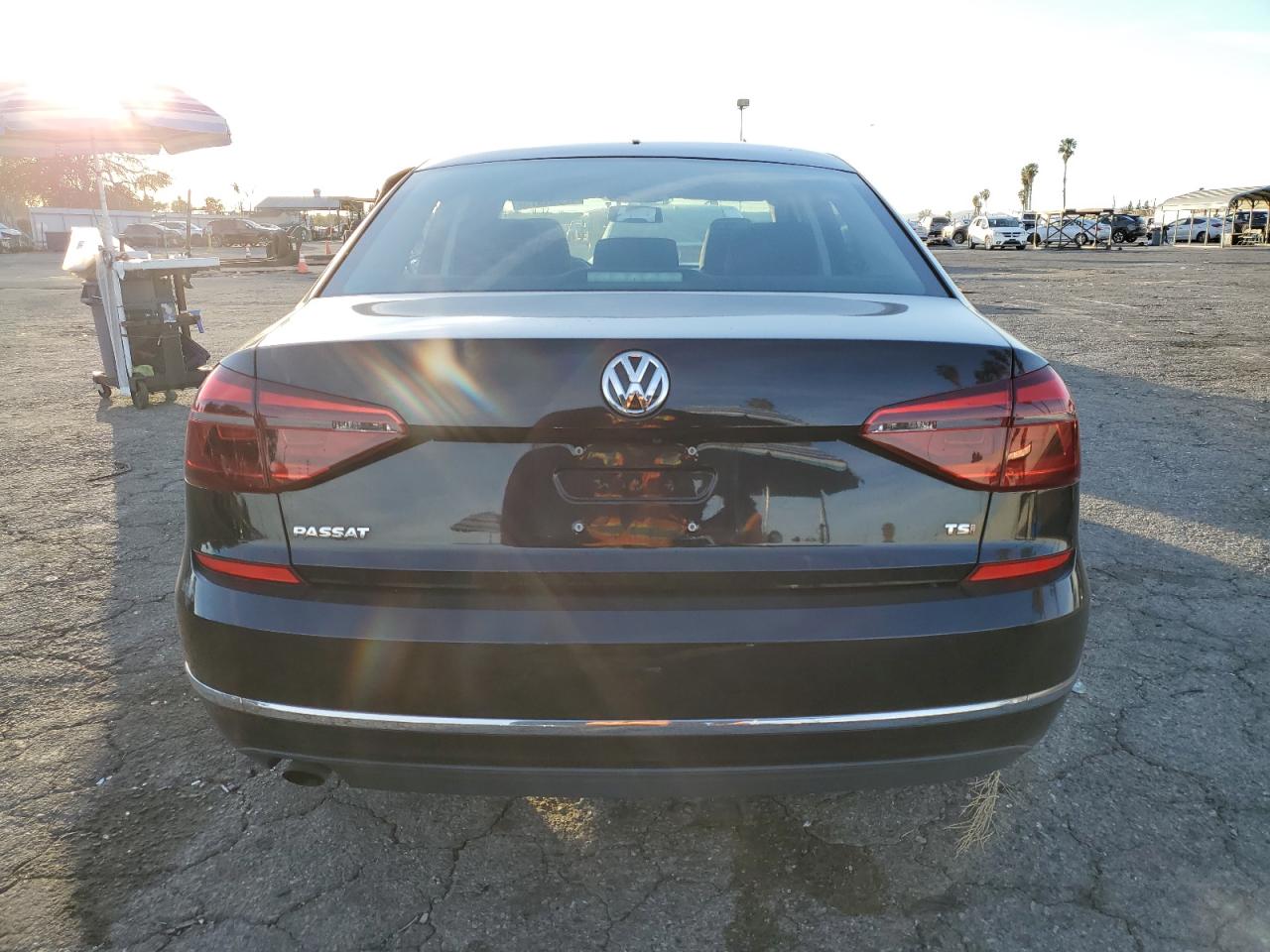 2018 Volkswagen Passat - Image 6