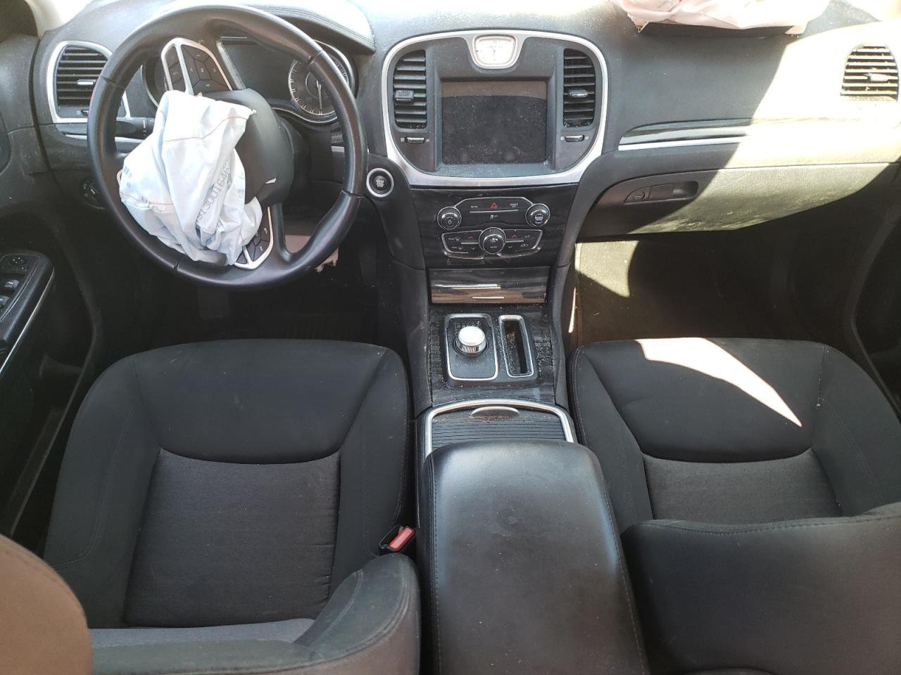 2018 Chrysler 300 - Image 8