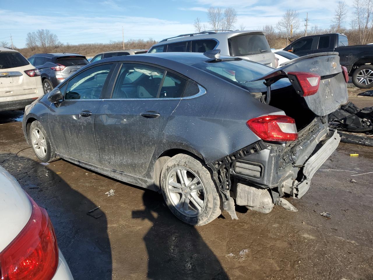 2018 Chevrolet Cruze - Image 2