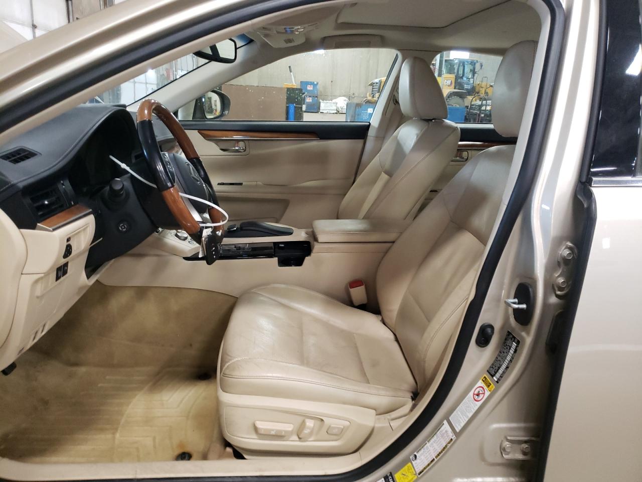 2015 Lexus ES - Image 7