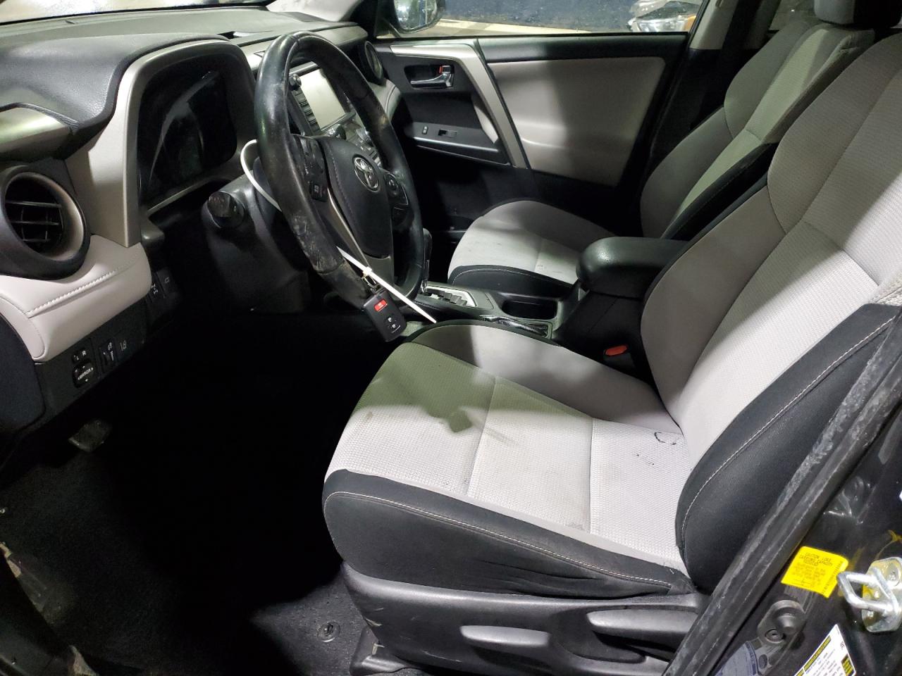 2018 Toyota RAV 4 - Image 7