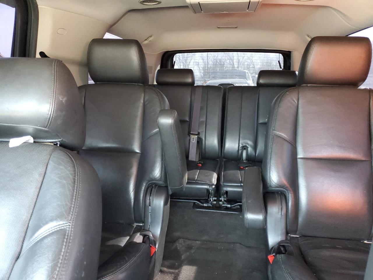 2013 Cadillac Escalade - Image 10