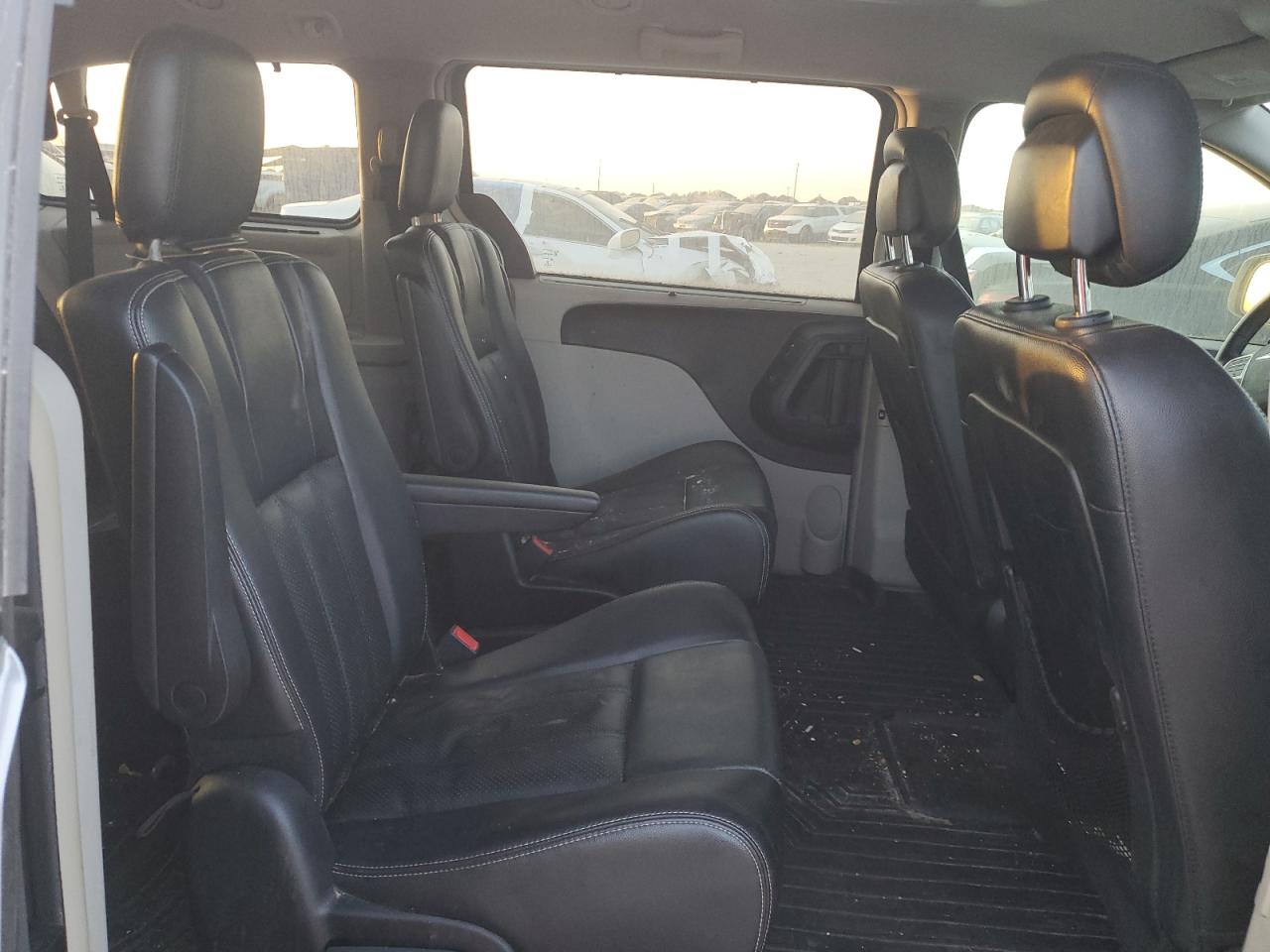2013 Chrysler Town & Country - Image 12