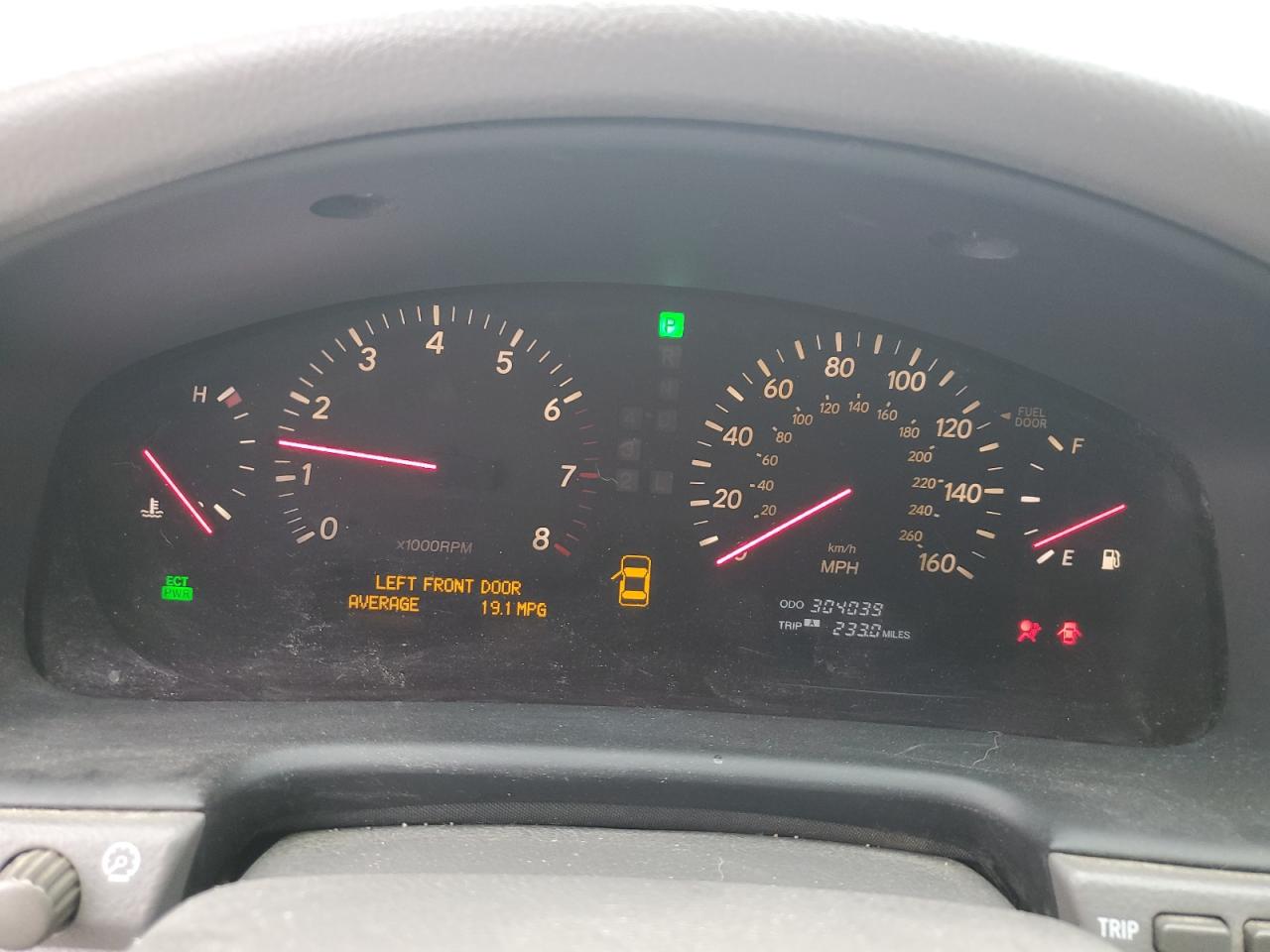 2001 Lexus LS - Image 9