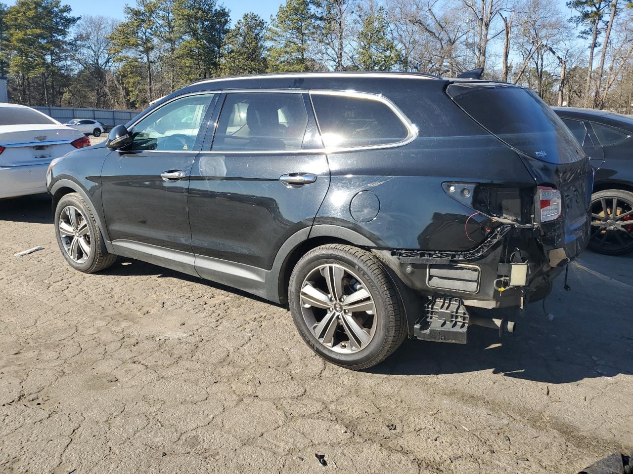 2016 Hyundai Santa Fe - Image 2