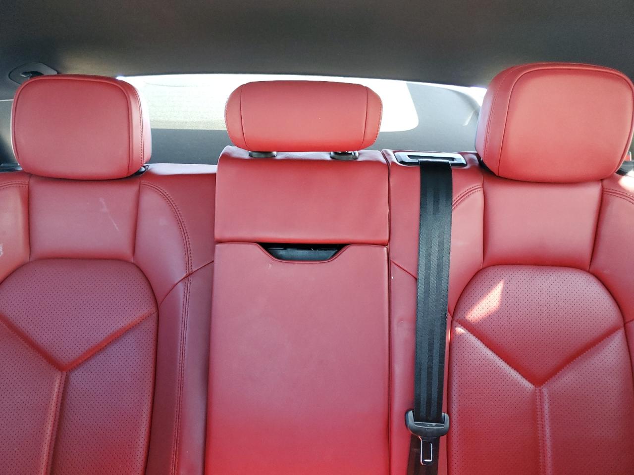 2020 Porsche Macan - Image 10