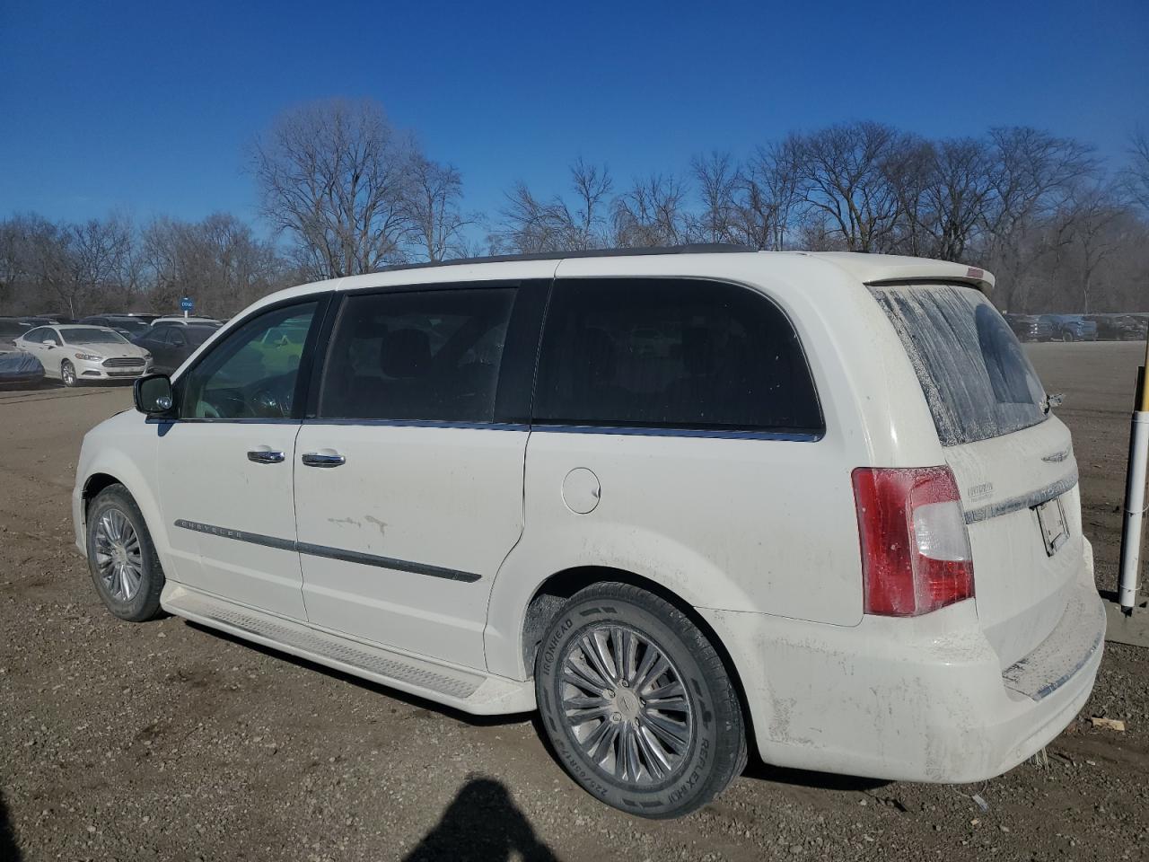 2013 Chrysler Town & Country - Image 2