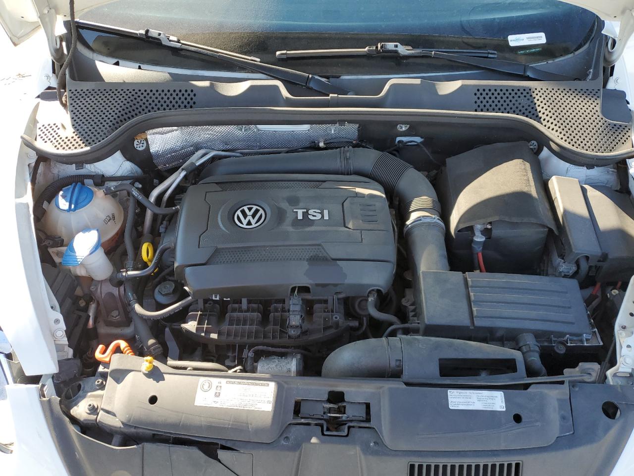 2014 Volkswagen Beetle - Image 11