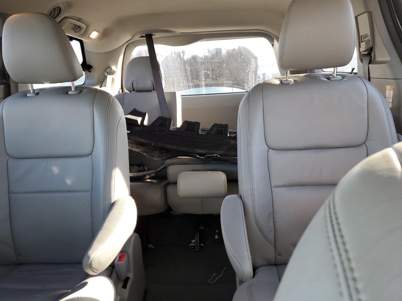 2016 Toyota Sienna - Image 10