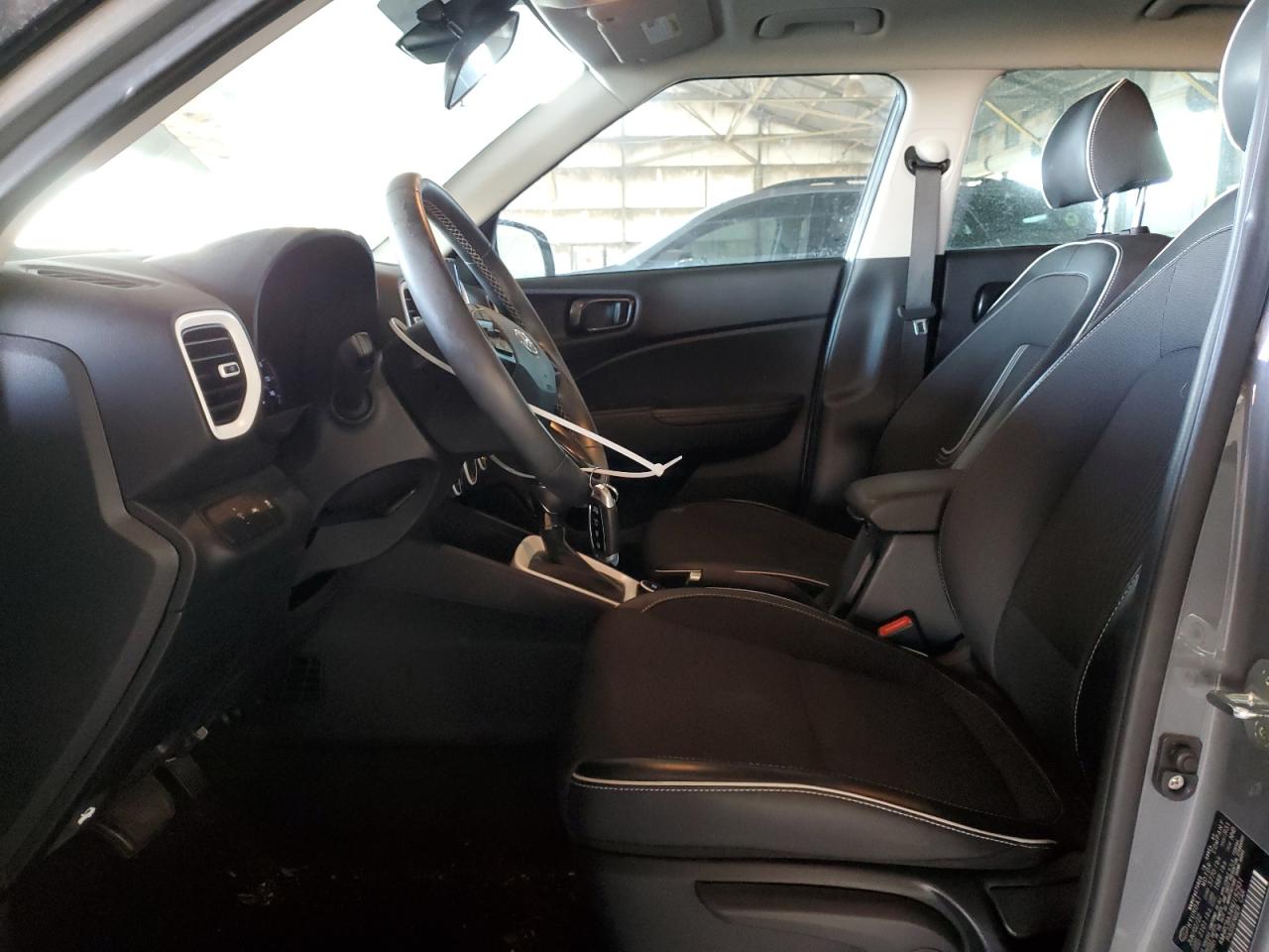 2022 Hyundai Venue - Image 7