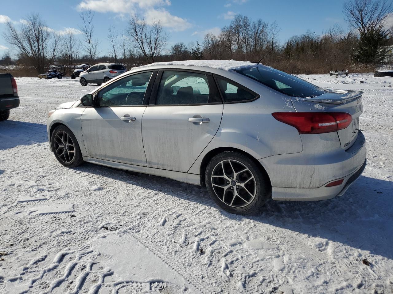 VIN 1FADP3F27GL215560 2016 FORD FOCUS no.2