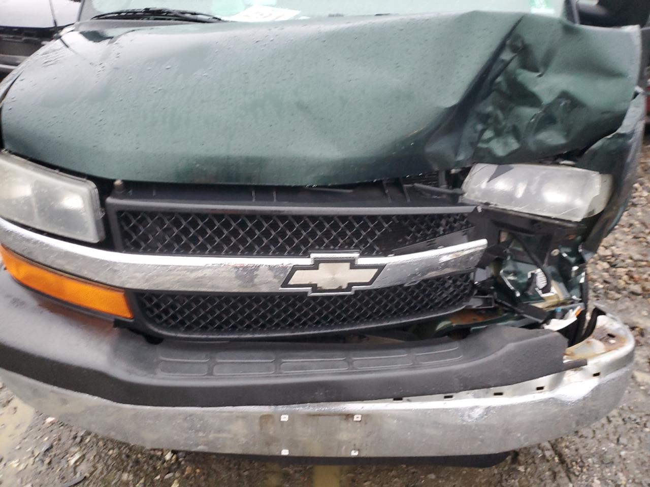2009 Chevrolet Express - Image 12