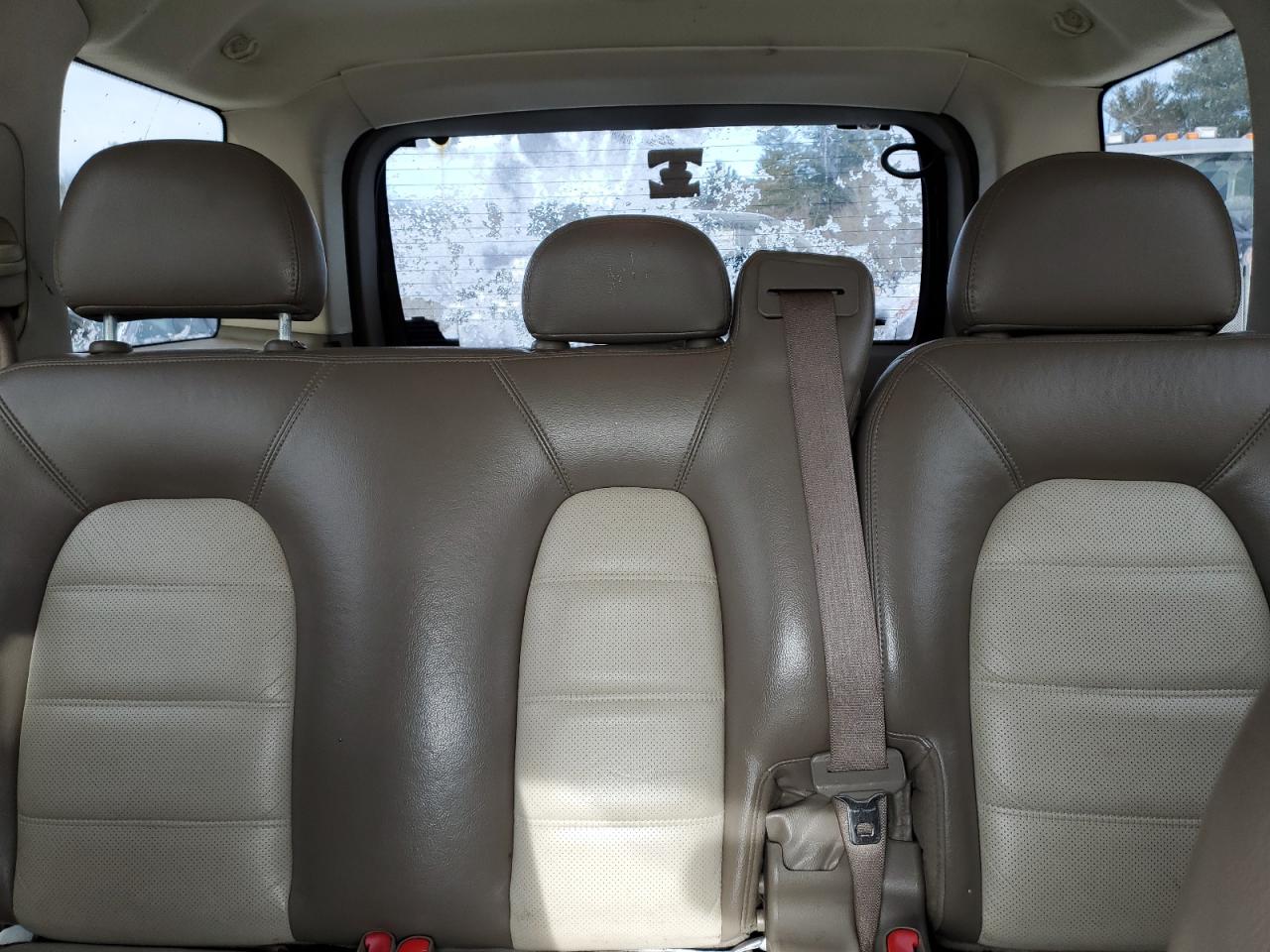 2004 Ford Explorer - Image 10