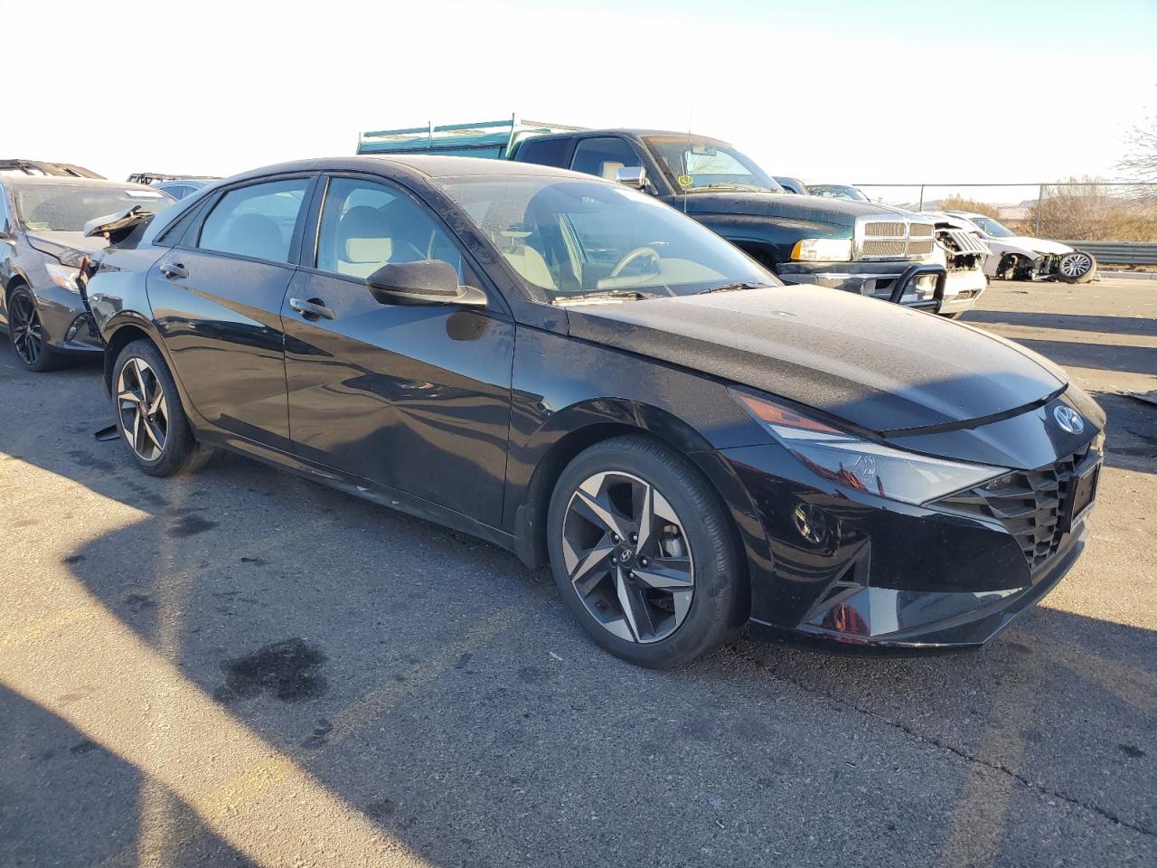 2023 Hyundai Elantra - Image 4