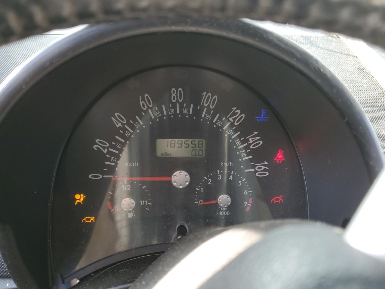 2003 Volkswagen Beetle - Image 9