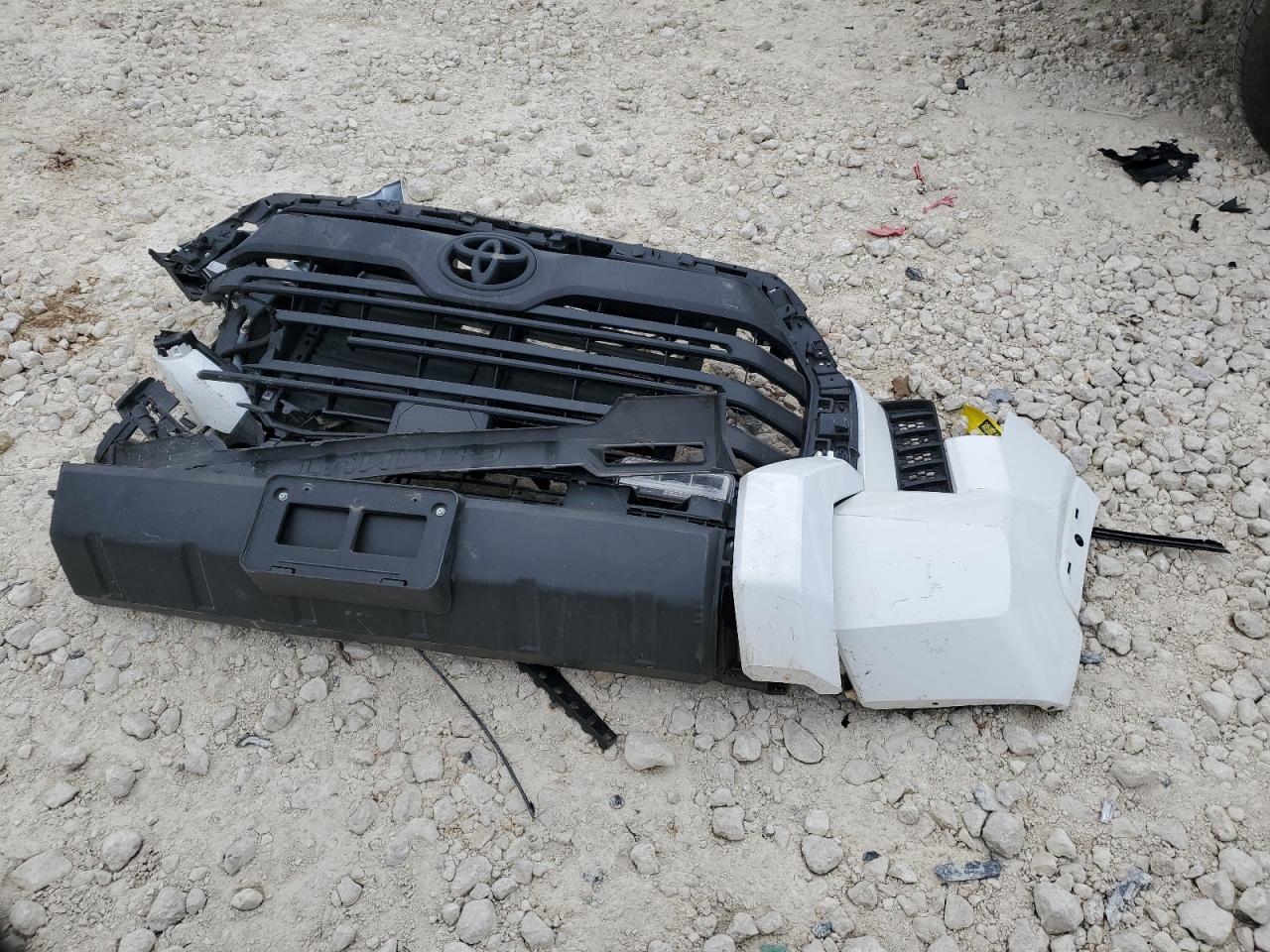 2023 Toyota Tundra - Image 12