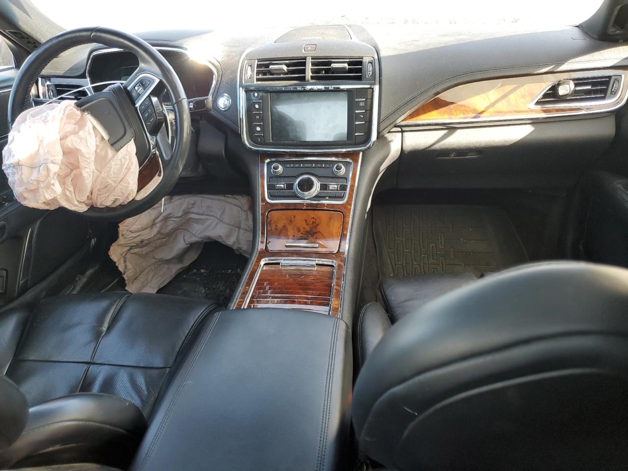 2017 Lincoln Continental - Image 8