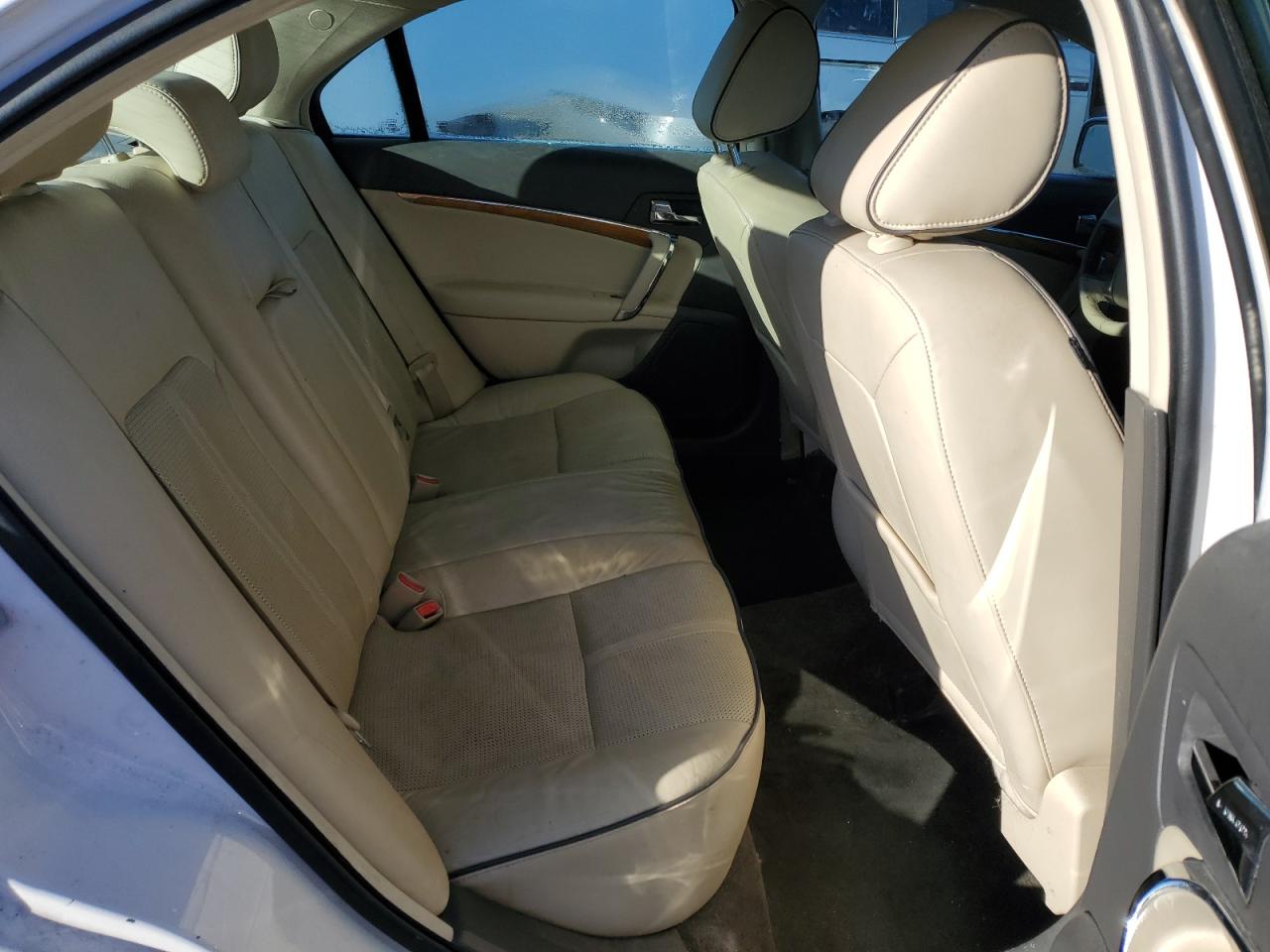 2011 Lincoln MKZ - Image 10
