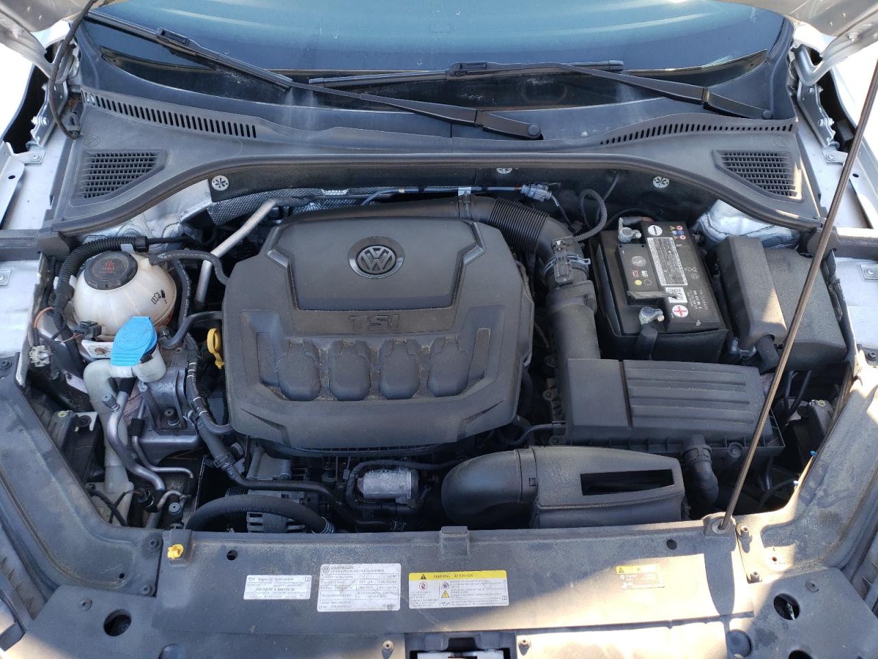 2021 Volkswagen Passat - Image 11