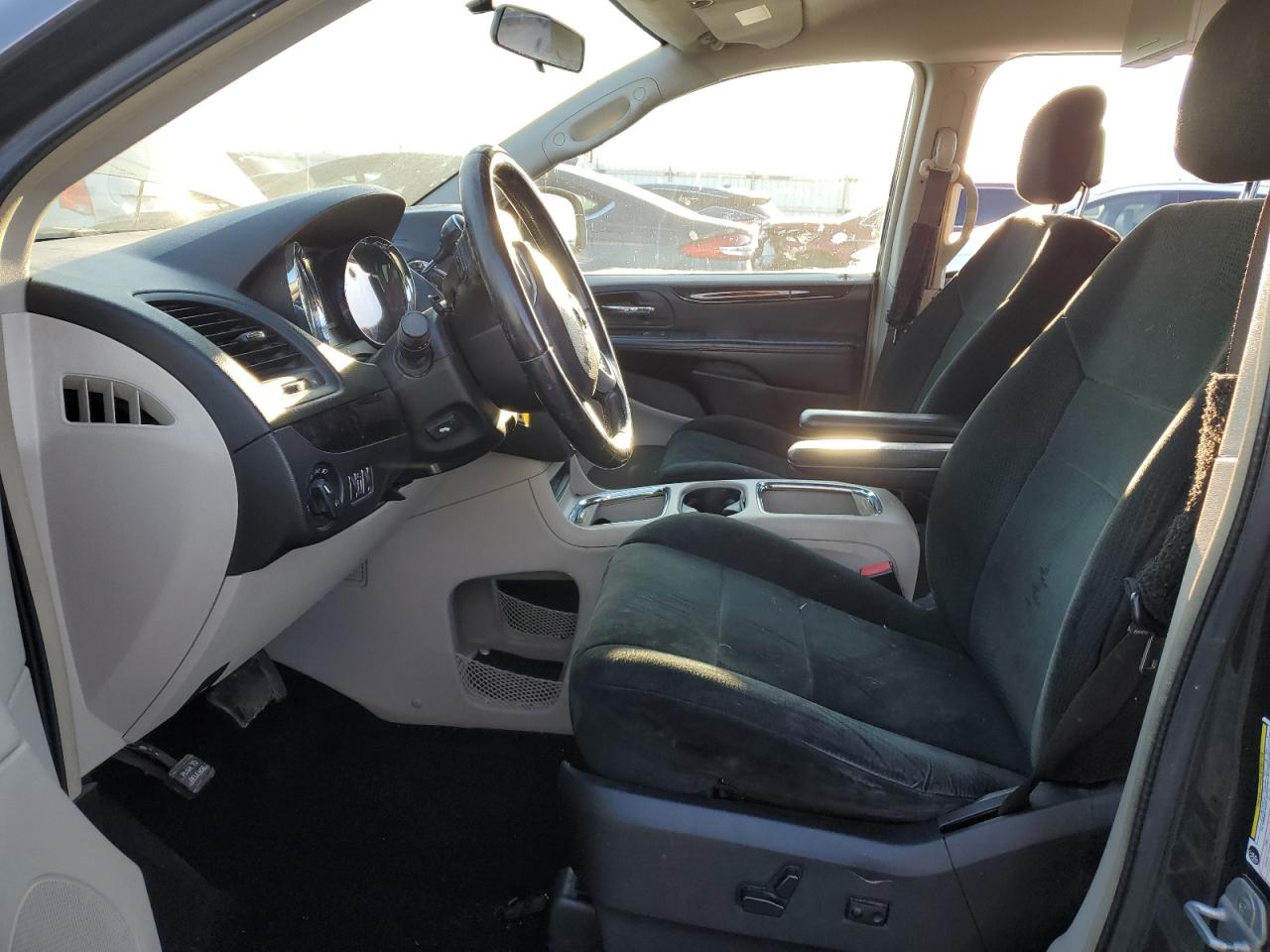 2012 Dodge Caravan - Image 7