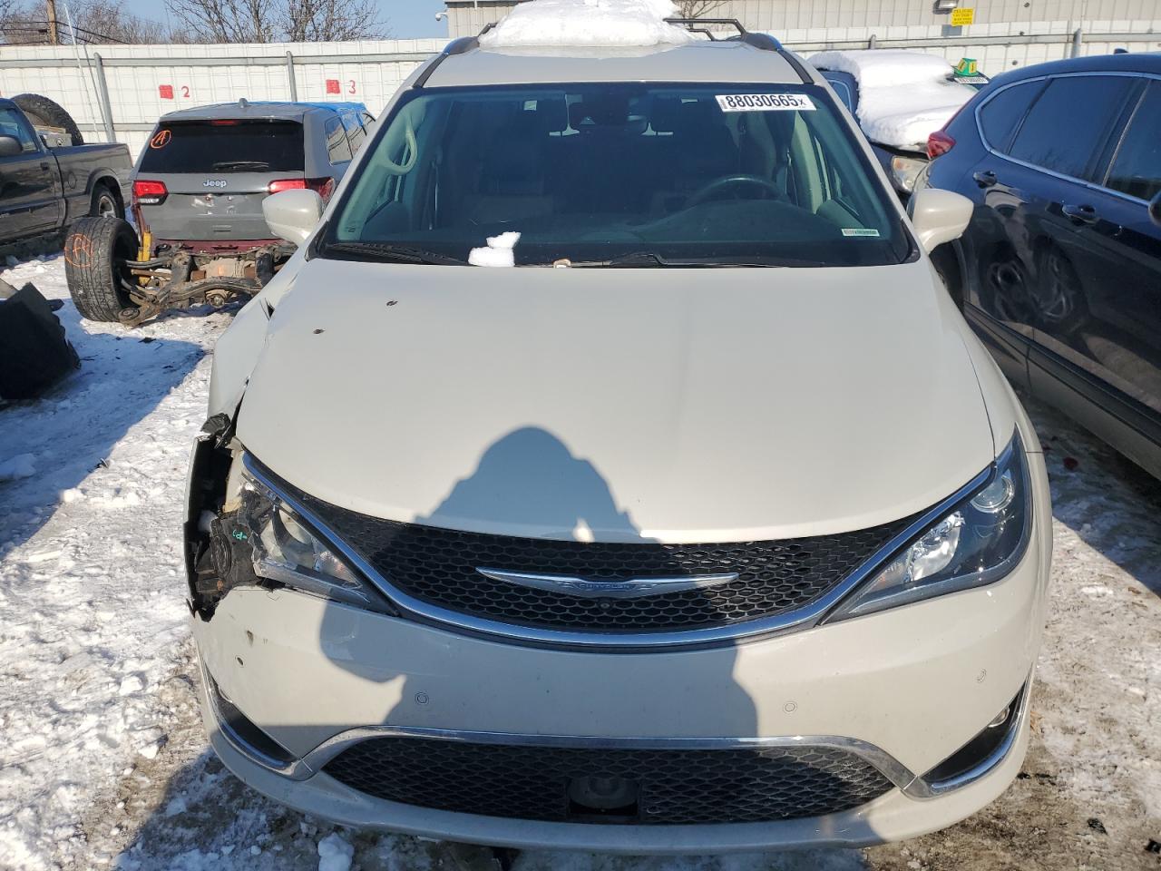 2017 Chrysler Pacifica - Image 5